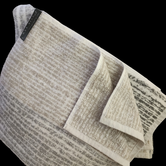 Max Studio Abstract 2 Bath Towel Gray Beige Gray White Ikat NWT 630 GSM - Picture 3 of 5